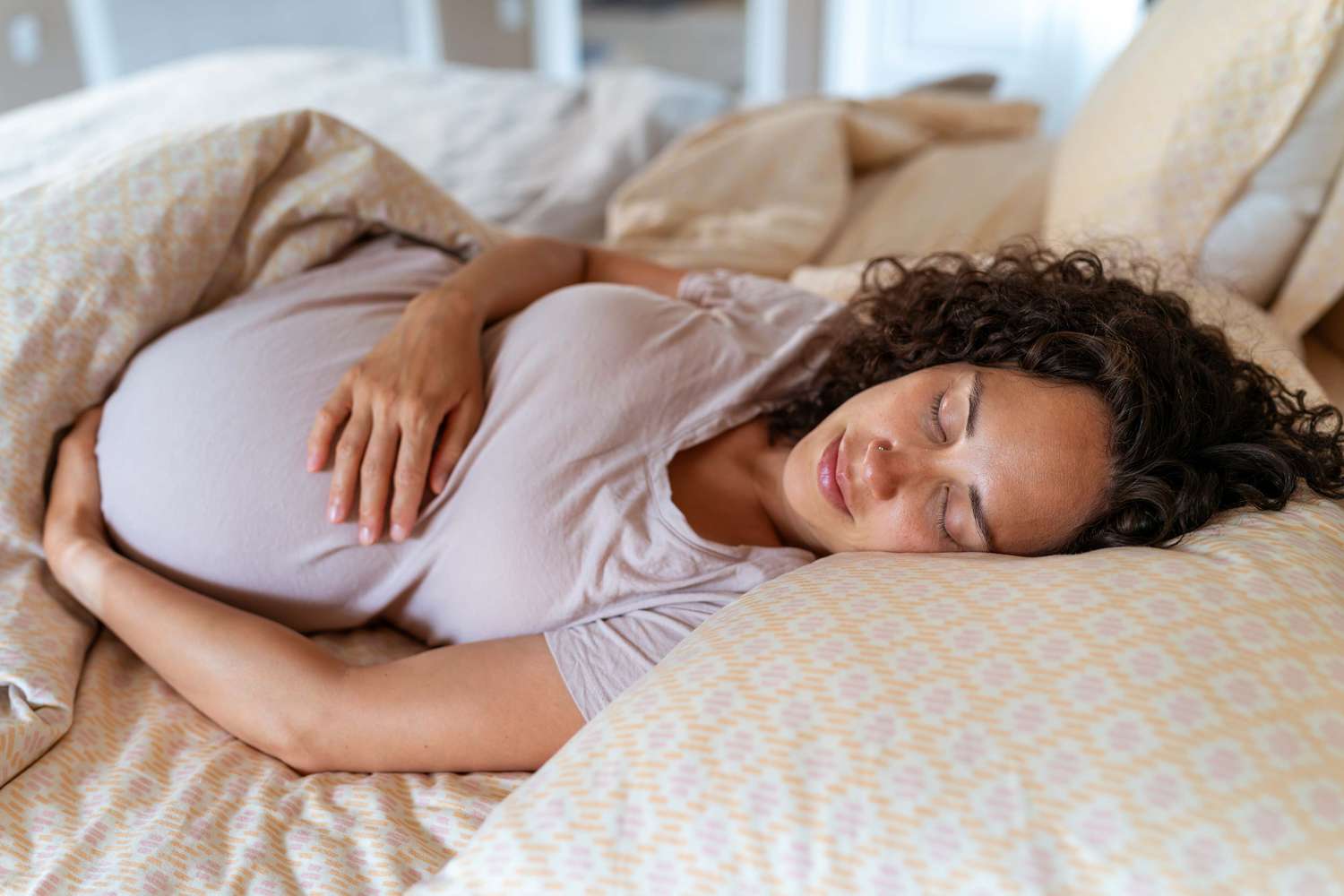 La Guida completa su come dormire bene durante la gravidanza